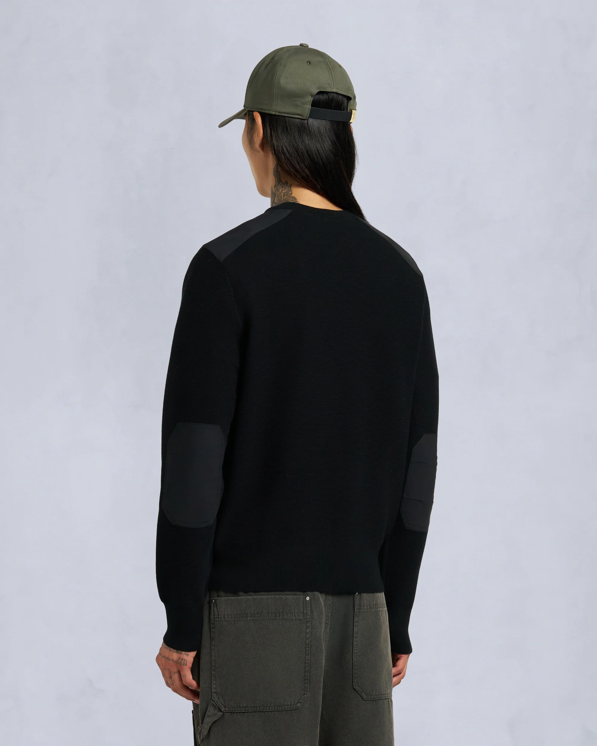 GOLD SERIES ELOWAN CREWNECK SWEATER-BLACK - Image 3