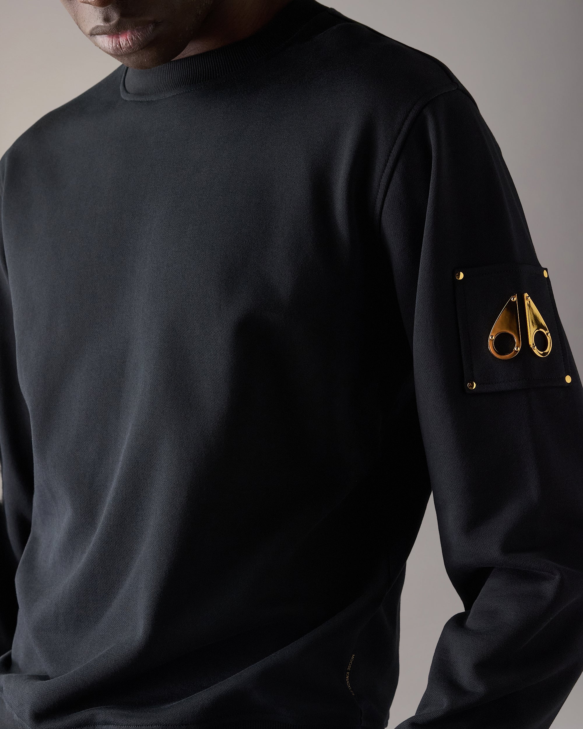 GOLD SERIES HARTSFIELD SWEATSHIRT-BLACK - Image 6