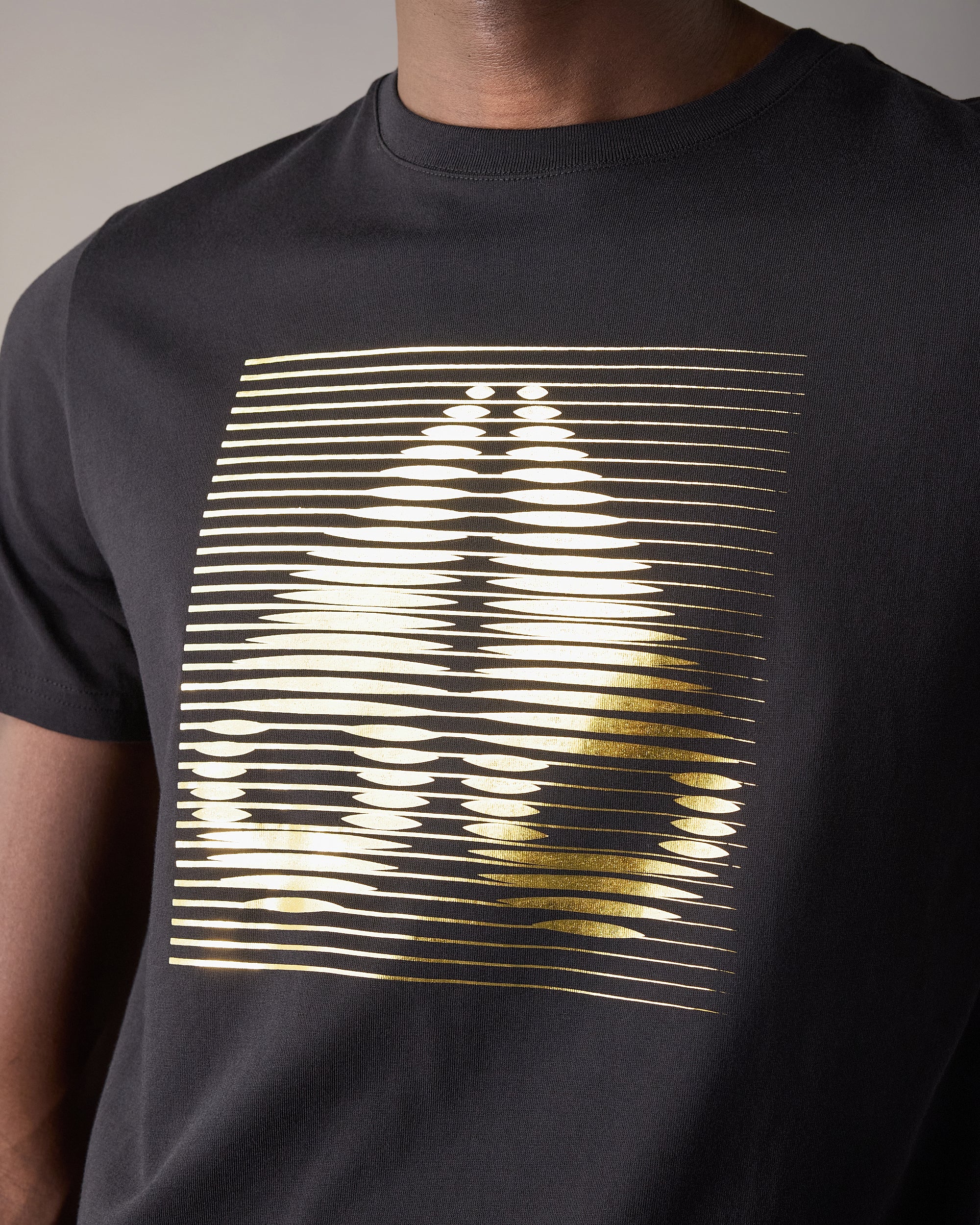 GOLD SERIES RAYDAZE LOGO T-SHIRT-BLACK - Image 6